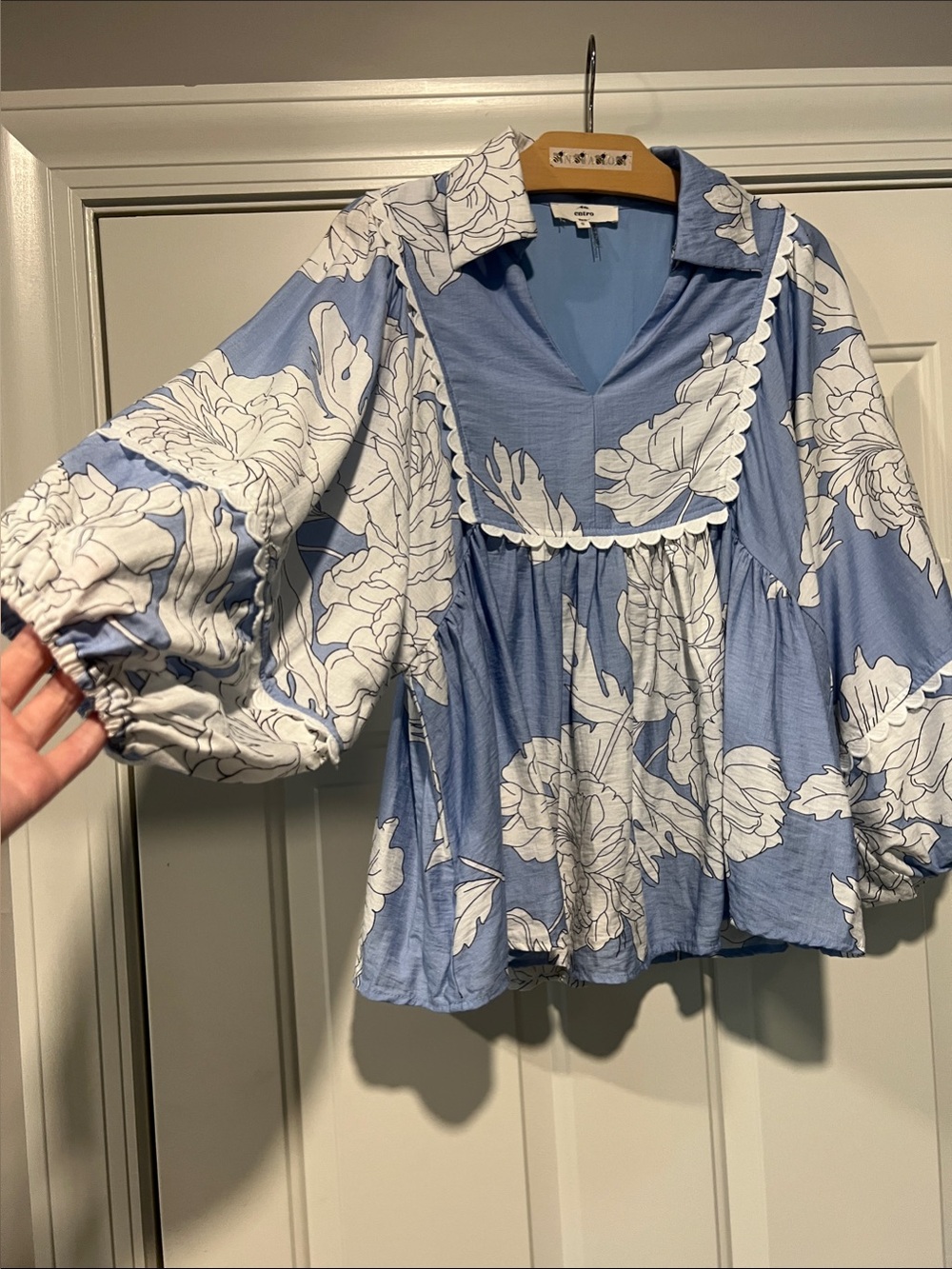 Entro Blue/White Floral Babydoll Sz S Women’s Top Boho Flowy Cottage Whimsy - Picture 3 of 12